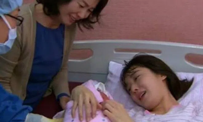 Đón cháu nội đúng mùng 1, mẹ chồng chán không muốn bế vì chê "Trai mùng 1, Gái hôm rằm…bé khó nuôi, sau đanh đá”