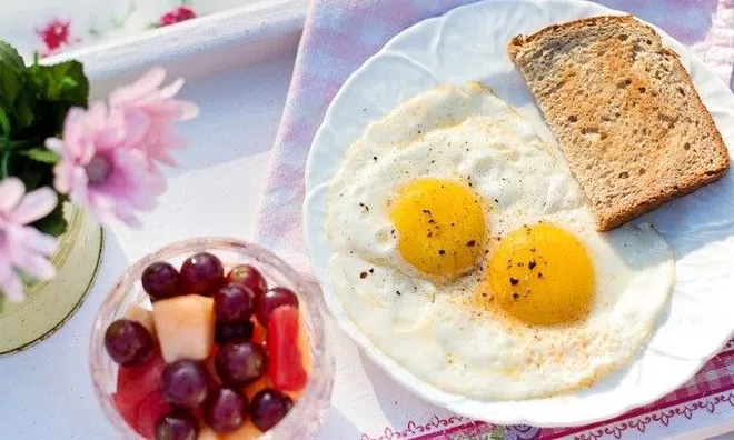 Mỗi sáng ăn bánh mì ngũ cốc nguyên hạt nhưng mỡ vẫn tăng, BS cảnh báo loại bánh mì "giả" ngũ cốc này nhiều người bị lừa