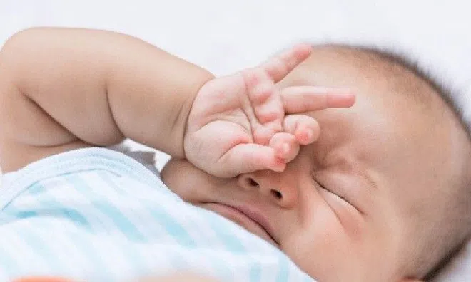 Đứa trẻ tương lai thông minh, não bộ phát triển nhanh sẽ có 3 biểu hiện này khi ngủ