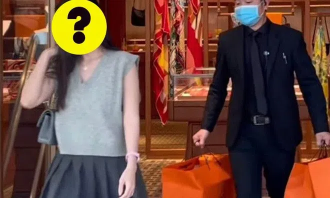 Bắt gặp "thần tiên tỷ tỷ" chốn học đường đi sắm cả "núi" Hermes, phải nhờ người hộ tống