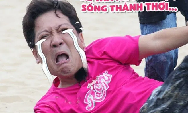 Trường Giang liên tục gặp "kiếp nạn": Bị xé áo, lộ body một múi trên sóng truyền hình