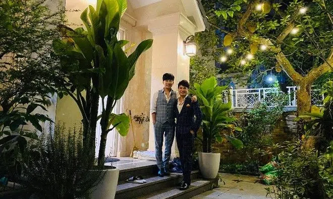 "Đại gia sưu tầm sổ đỏ" của showbiz Việt tiết lộ cát-xê tăng gấp 24 lần nhờ bài hát này!