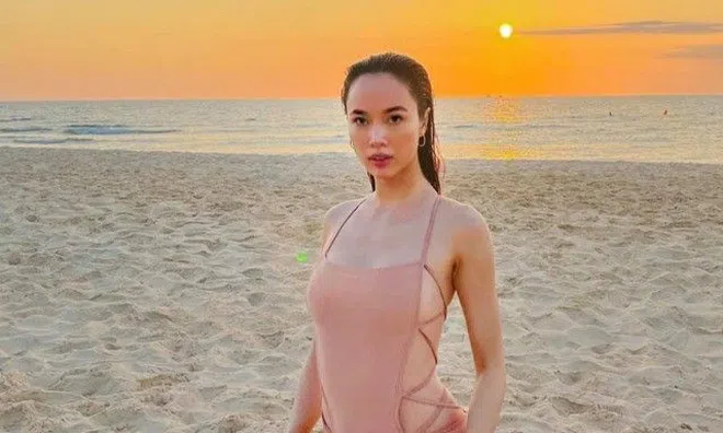 "Siêu vòng 3" quê Nam Định lại mặc váy khoét sâu tận hõm Venus, ai nhìn cũng thấp thỏm