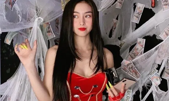 Nữ dancer nóng bỏng làm Quán quân Rap Việt phải "né": Chân dài siêu thực, eo nổi cơ số 11