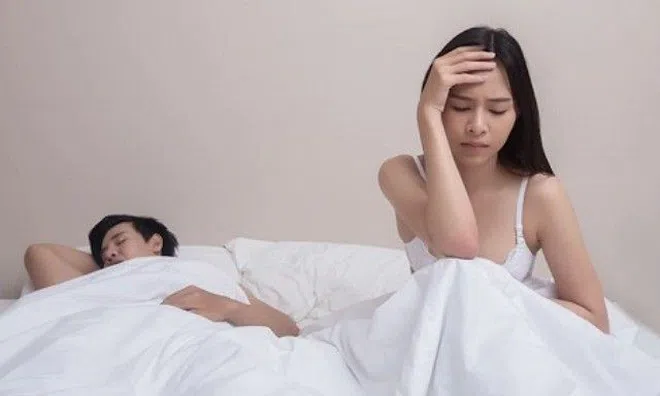 Ra máu khi "yêu" báo hiệu điều gì? Bác sĩ giải đáp lý do phụ nữ cần đi khám ngay khi có dấu hiệu này