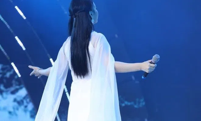 Á quân Sao Mai bị hạ bệ trong nhóm chat 33 thành viên: Đắng đót làm sao câu nói "showbiz là nơi không có tình người"