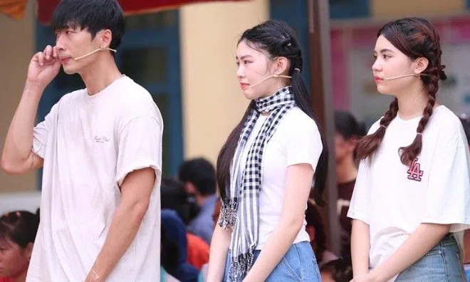 "Út Lục Lâm" Tuấn Trần  nghẹn ngào bên 2 con gái Quyền Linh, tiết lộ điều tiếc nuối nhất liên quan đến bố ruột