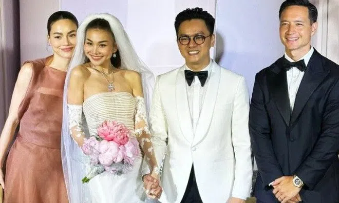 Cô dâu Thanh Hằng hạnh phúc nắm tay chú rể Nhật Minh, vợ chồng Hồ Ngọc Hà rạng rỡ đến chúc mừng
