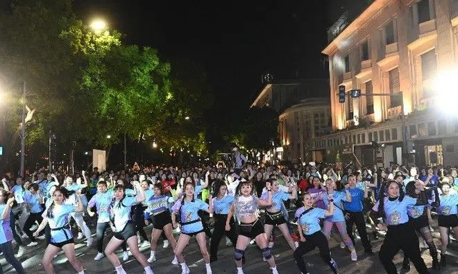 Bữa tiệc Zumba đặc sắc trên phố đi bộ kỷ niệm Abaila Dance Fitness tròn 5 tuổi