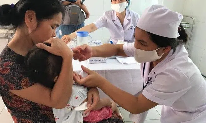 Loạn giá bán vitamin A liều cao trên mạng, chuyên gia cảnh báo điều nguy hiểm khi tự ý mua dùng vitamin A