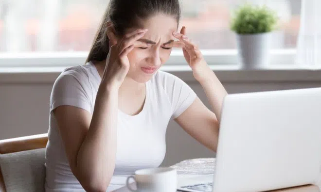 Cô gái 20 tuổi đi khám vì mờ mắt, bác sĩ liên tục hỏi có dùng thuốc tránh thai không và cái kết đầy bất ngờ