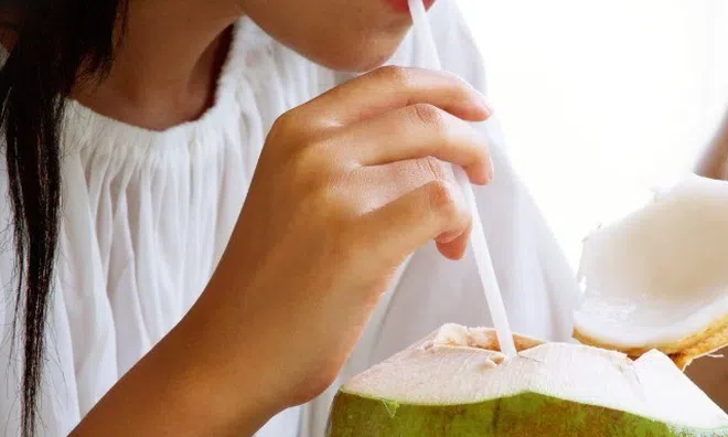 Khi nào không nên uống nước dừa? Uống nước dừa vào những lúc này dễ hại sức khỏe, nhất là điều đầu tiên