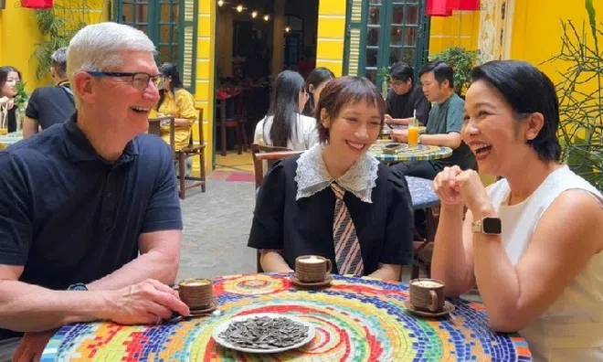 Khoảnh khắc Diva Mỹ Linh và con gái gặp gỡ Tim Cook, mọi động thái của CEO Apple đều "gây sốt"