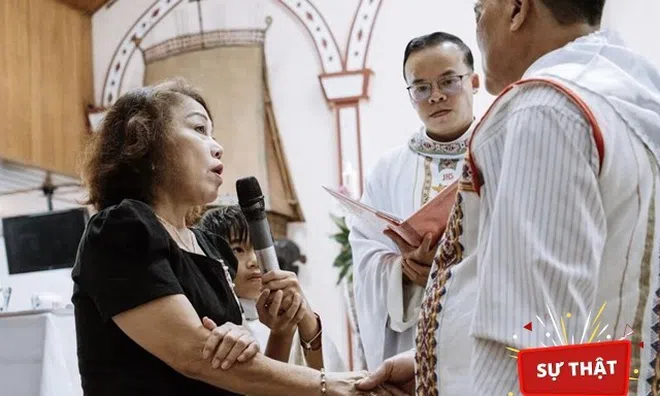 Ca sĩ hát đám cưới cát-xê 4.000 USD về quê chăn lợn, tái hôn với chồng cũ sau 10 năm ly dị
