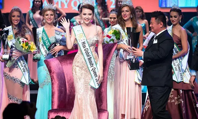 Hoa hậu Việt thuở nhỏ xin đi bán vé số, sau lấy tỷ phú, nhan sắc gái 1 con giờ "trông mòn con mắt"