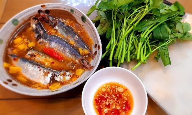 Thói quen ăn cá kết hợp với rau muống khiến lá gan người đàn ông bị tổn thương