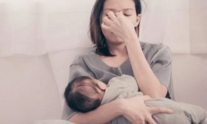 Mất ngủ đau đầu sau sinh làm sao để cải thiện?