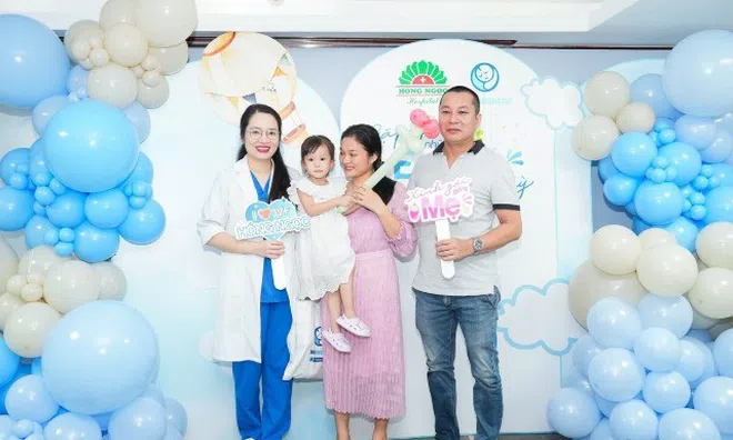 Cuộc hội ngộ diệu kỳ của những "em bé ống nghiệm"