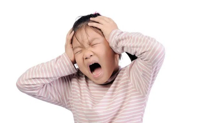 Bé gái 3 lần bị đột quỵ, bác sĩ cảnh báo các dấu hiệu trẻ than đau, cha mẹ chớ lơ là