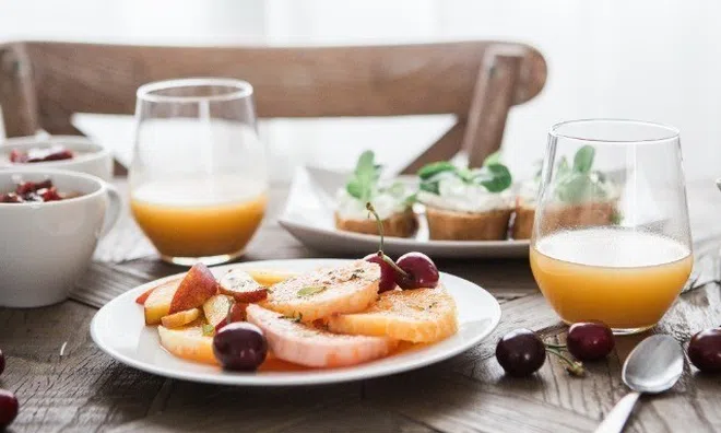Tại sao không nên ăn tráng miệng bằng hoa quả? Những sai lầm nhiều người mắc về cách ăn rau quả