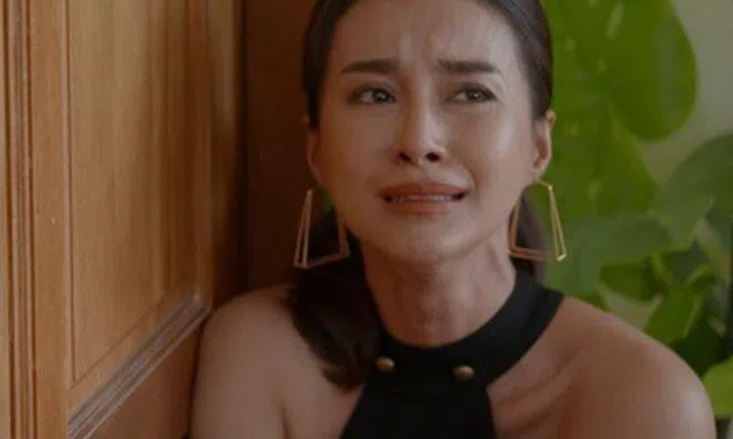 Cuộc gọi lúc nửa đêm của con gái khiến tôi quyết tâm cho bảo mẫu 10 năm nghỉ việc và cái kết đắng