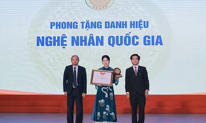 NTK Linh Thảo - Nghệ nhân Quốc gia: Người mở lối mới cho trang phục văn hoá tín ngưỡng Việt
