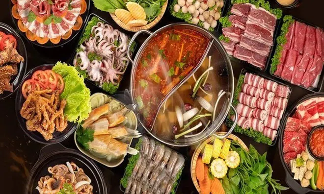 Tại sao khi đi ăn lẩu, dưới đĩa thịt lúc nào cũng lót một miếng xà lách? Chủ quán: "Người có kinh nghiệm mới biết"