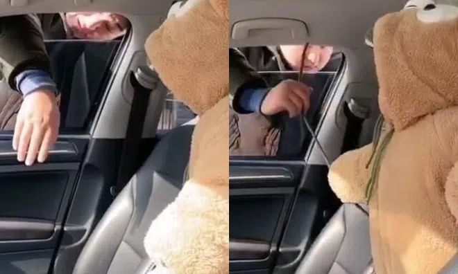 Đoạn video người đàn ông liên tục có hành động lạ với đứa bé đang ở trong xe ô tô 1 mình khiến CĐM nóng mặt