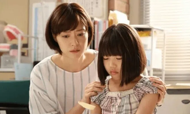 Chồng cũ đến xin tái hợp sau nửa năm ly hôn, vô tình thấy ánh mắt của con gái, tôi lạnh lùng từ chối