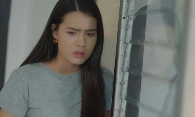 Đưa cháo đến bệnh viện cho bố, trước cửa phòng tôi nghe ông dặn y tá: “Đừng để con tôi biết”