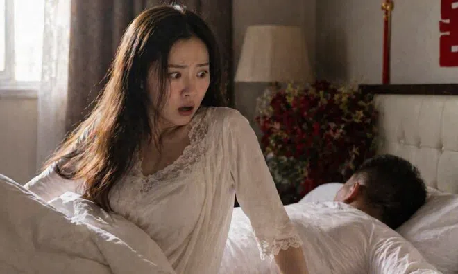 Đêm tân hôn với chồng xong lăn ra ngủ, tôi điếng người khi sáng hôm sau thấy người nằm cạnh lại là con gái