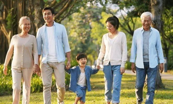 Về già, để gia đình yên ấm và nhận được sự tôn trọng của con cái, đừng bao giờ nói về 4 điều này