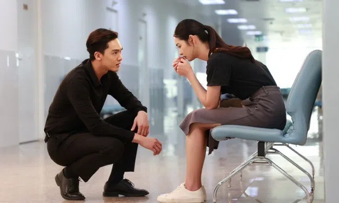 Gặp lại chồng cũ tại bệnh viện sau 3 tháng ly hôn, tôi bật khóc hối hận khi nhìn thấy tay anh