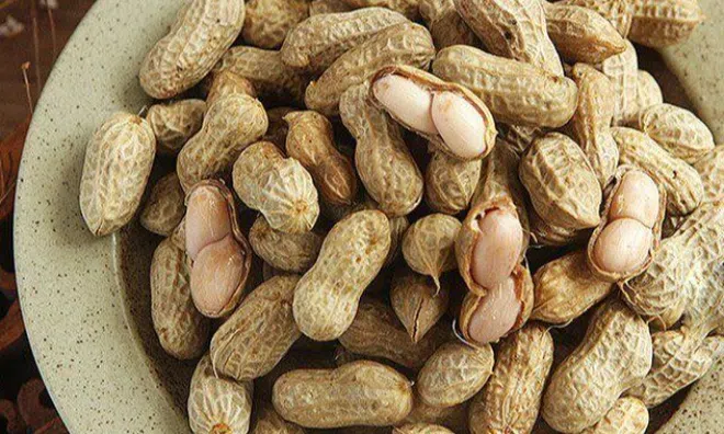 Luộc lạc chỉ cho nước lã là quá thiếu sót, cứ thêm 2 bước này củ nào cũng thơm bùi, giòn nhẹ, chắc hạt