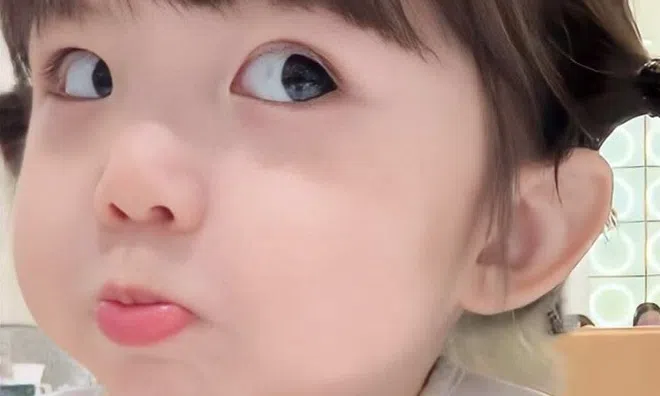 Bố đi khai sinh đặt tên cho con là Mười Hai, đứa trẻ trưởng thành tự đổi thành tên khác rất hay
