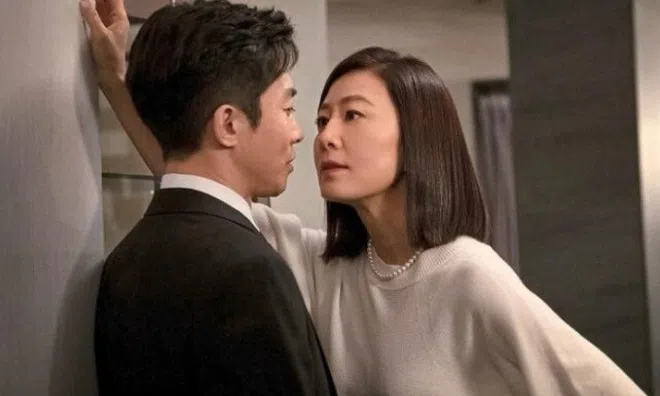Mưa gió đến nhà đồng nghiệp trú tạm, không ngờ tôi bị vợ cậu ta lén kéo vào phòng thú nhận chuyện sinh con