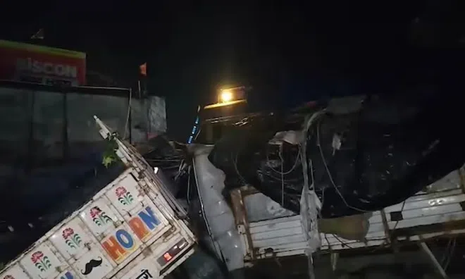 Xe tải mất kiểm soát đâm vào khu chợ đông đúc, 4 người thiệt mạng: Hiện trường thảm khốc