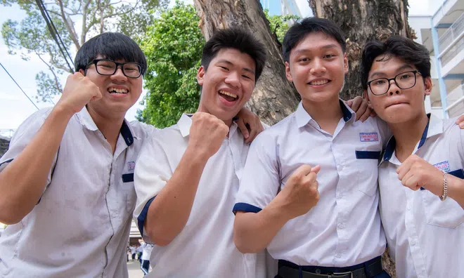 "Mưa điểm 10" mất tích, chuyên gia dự báo điểm chuẩn Đại học giảm sập sàn, khối C lao dốc 
