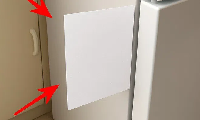 Sau 30 năm, tôi mới biết chỉ cần kẹp một tờ giấy vào tủ lạnh là giải quyết được vấn đề này