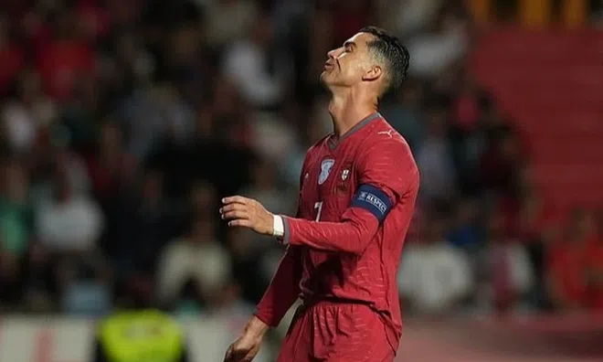 Nóng: Ronaldo “tịt ngòi”, bị thay ra giữa trận ngay trước thềm World Cup 2026
