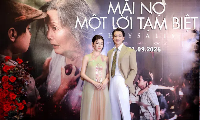 “Mãi nợ một lời tạm biệt” phủ sóng 224 rạp, dàn diễn viên rạng rỡ trên thảm đỏ ra mắt tại Hà Nội