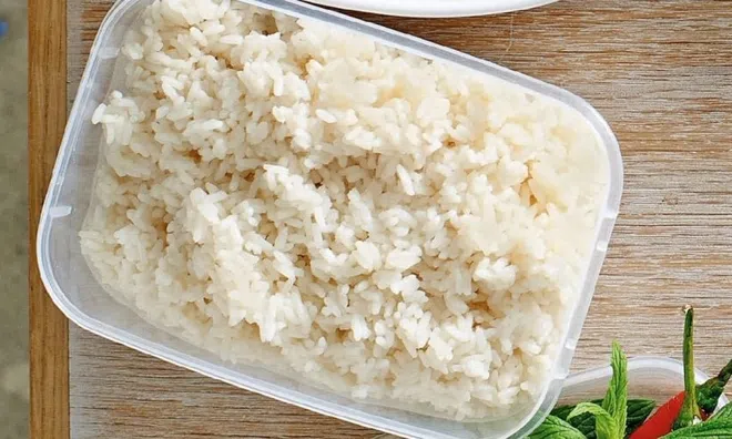 Thói quen ăn cơm nguội để qua đêm này có thể gây ngộ độc, rất nhiều gia đình mắc phải cần bỏ ngay