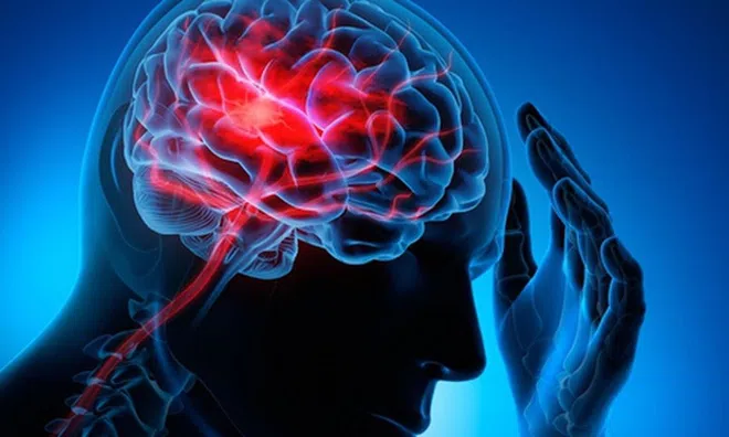 Người đàn ông bán hàng ngồi bất động bên quầy, khách đến gần mới phát hiện đã tử vong