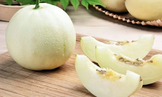 Mách bạn bí quyết chọn dưa lê ngọt lịm, giòn thơm: Nhìn là biết quả ngon, tránh mua phải dưa nhạt