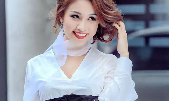 MC Vân Hugo lần đầu chia sẻ hình ảnh hiếm hoi về bạn trai giấu mặt, dân mạng thi nhau vào chúc phúc