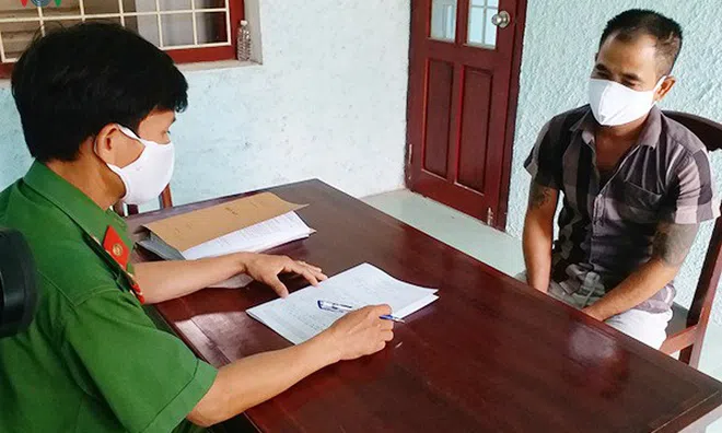 Bình Định: Khởi tố đối sử dụng mã tấu đuổi chém đoàn tổ công tác phòng chống dịch Covid-19
