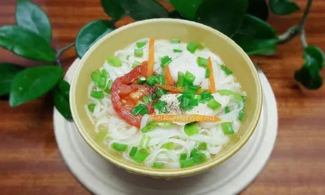 Trong quá trình giảm cân, món nào dễ khiến người ta béo hơn, cơm hay mì? Câu trả lời có lẽ không như bạn nghĩ