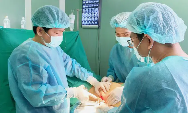Cô gái trẻ bị hoại tử vòng ba sau khi nhờ bạn tiêm filler
