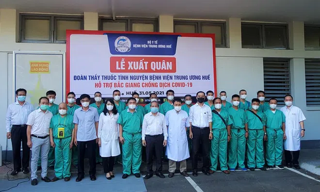 Bệnh viện Trung ương Huế chung tay cùng Bắc Giang chống dịch COVID-19
