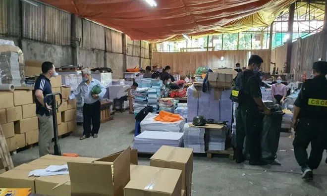 Triệu tập hàng chục đối tượng liên quan đến đường dây sản xuất, tiêu thụ 3 triệu cuốn sách giáo khoa giả